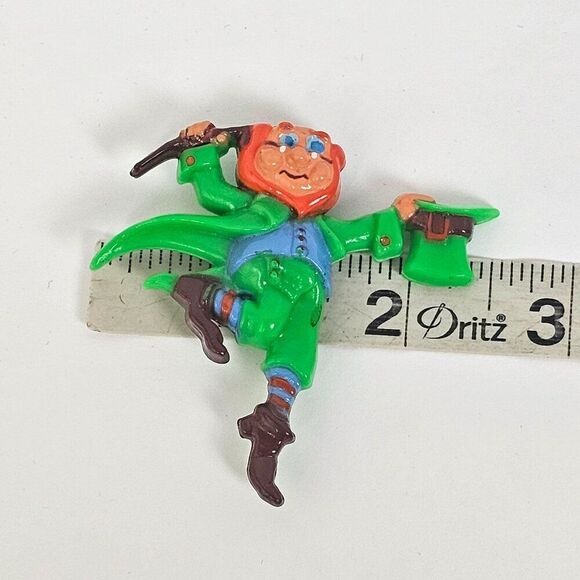 RARE Hallmark PIN St Patrick Vintage LEPRECHAUN w Shillelagh 1973 Irish Brooch - Picture 7 of 10